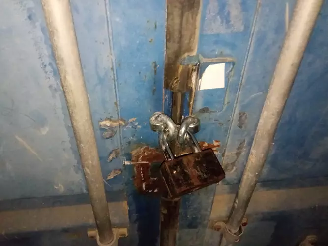 התקנת מנעולים